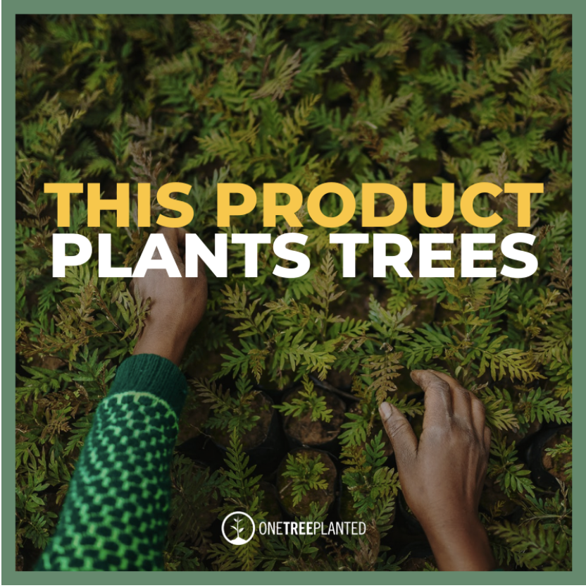 Billede fra ét træ plantet. Buske med hænder i og grafik over som læser "dette produkt planter træer".